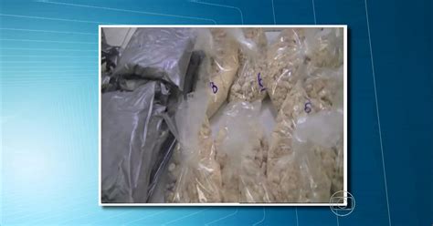 G1 cocaína sob roupas de frio duas mulheres são presas no Recife