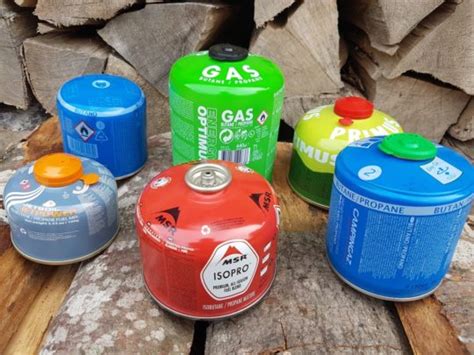 Adaptateur de cartouches de gaz à valve ou perçables sur un réchaud à vis