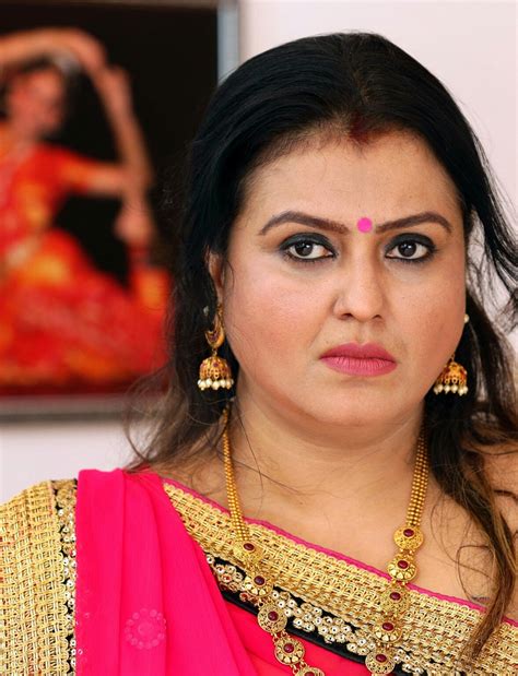 Aunty Sona Heiden Hot Face Closeup Still Indian Filmy Actress