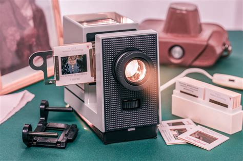 10 Best Slide Projector For Old Slides For 2023 | Robots.net