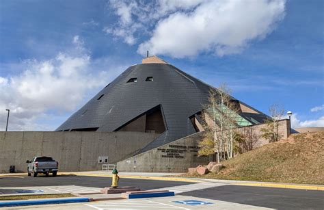 A visit to…the impressive University of Wyoming Art Museum - SitlerHQ