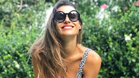 Pampita se mostró en bikini desde México y abrió el debate en las redes esa pancita es de