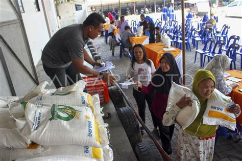 Penyaluran Bantuan Beras Tahap II Di Sumut ANTARA Foto