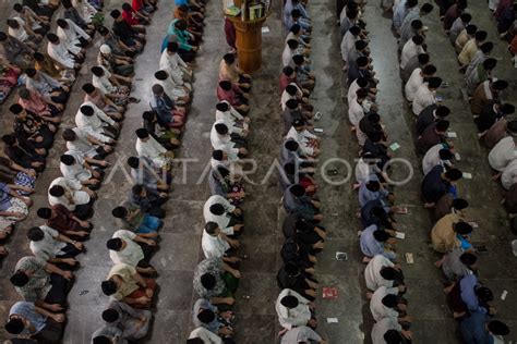 Shalat Tarawih Pertama Di Ponpes Assalam Antara Foto