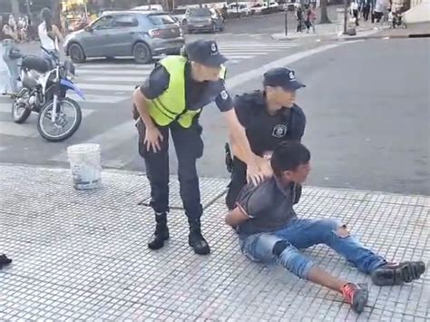 El Video Del Hombre Que Fue Detenido En Pleno Centro De La Plata Por