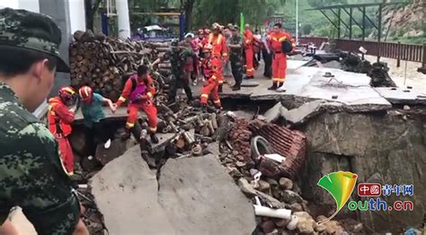 特大暴雨致北京密云5个村庄被淹 百余名消防官兵赶赴现场救援