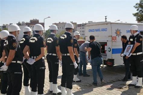 Kalp krizi geçiren polis memuru yaşamını yitirdi