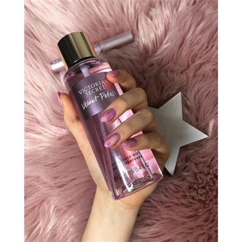 Jual Sale Parfum Wanita Velvet Petals Fragrance Body Mist Ml