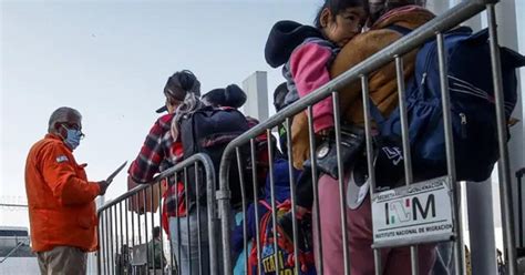 Los migrantes pagan hasta 40 000 dólares por amparos para llegar a la