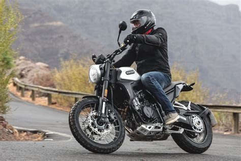 Prueba Macbor Eight Mile 500 Scrambler Y Street 2022