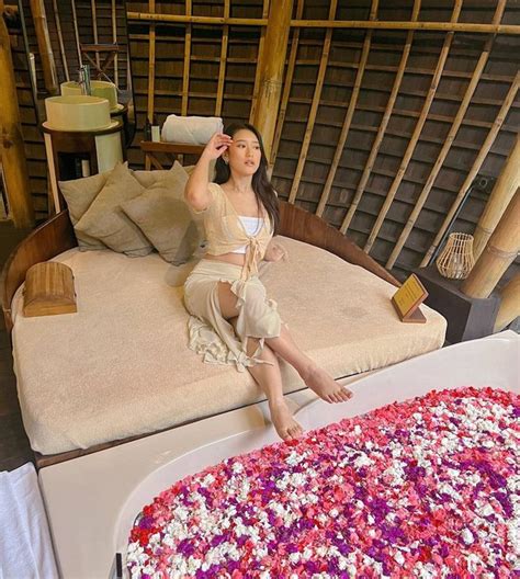 Liburan Ke Bali Ini Potret Amanda Caesa Yang Body Goals Dan