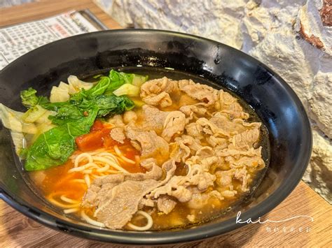 捷運中山站美食。辛川屋麵食館。中山商圈櫃姐私房最愛百元有找水餃、番茄牛肉麵、牛丼飯