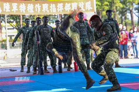 南投縣草屯鎮演藝中心舉辦「全民國防走入鄉里」活動 軍事連線雜誌