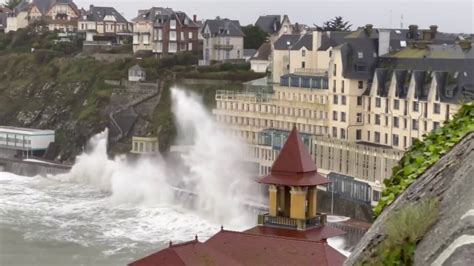 Tempête Ciaran les images des fortes vagues à Granville