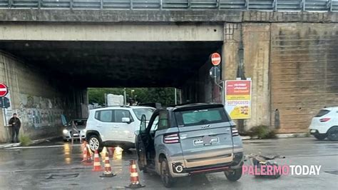 Incidente Tra Minicar E Auto In Viale Regione All Incrocio Con Via