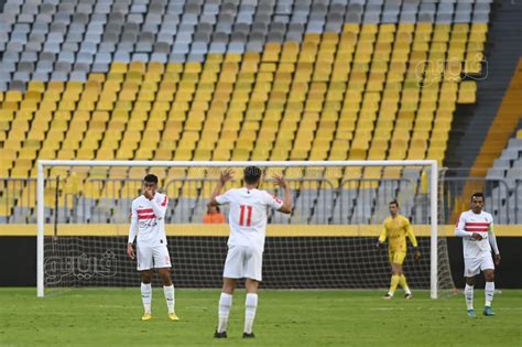 جماهير الزمالك تهاجم اللاعبين العب بقى يا عم خلي عندك دم فيديو