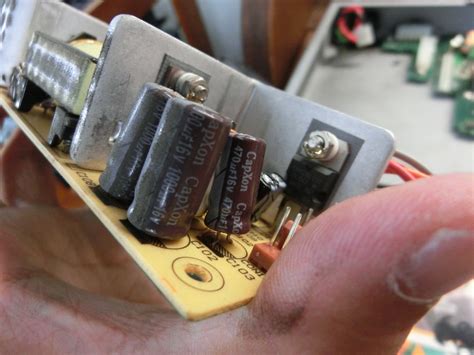 DigiLoog » D-Link/DGS-3100-24の妊娠コンデンサ交換手術(その1)