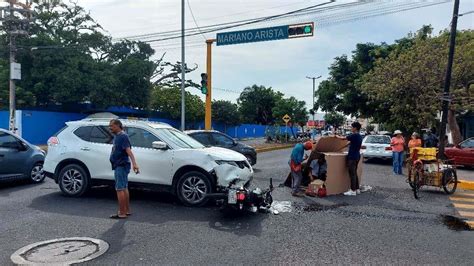 Mujer En Moto Se Fractura La Pierna Al Chocar Contra Camioneta En Veracruz