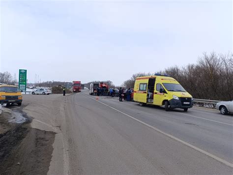 Под Липецком в массовом ДТП с фурой пострадали 3 взрослых и 2 детей последние новости в