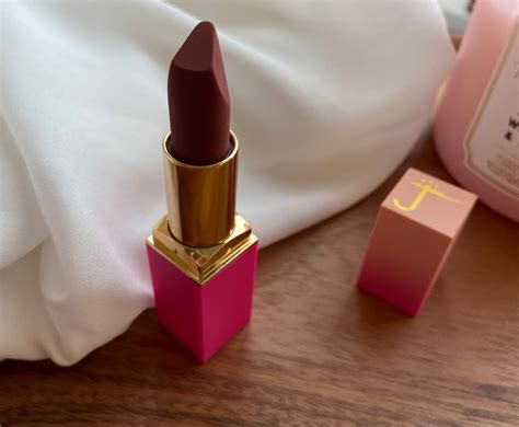 The Nude Velvety Matte Lipstick от Juvia s place в оттенке Kebi Отзывы покупателей Косметиста