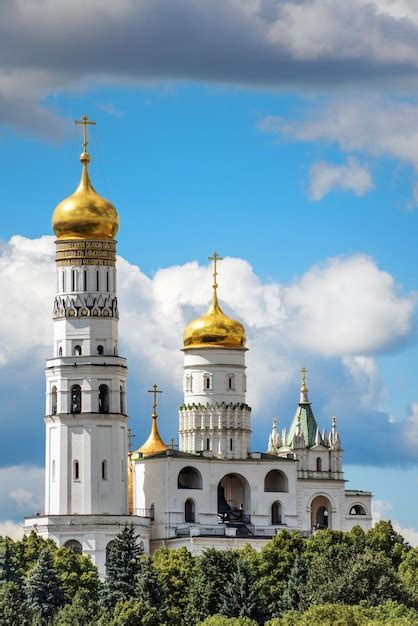 Premium Photo Ivan The Great Bell Tower Inside The Moscow Kremlin