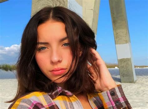 Hot Sexy Leilianna Solis Bikini Pics