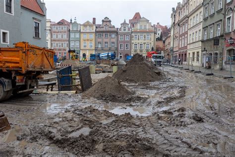 Pozna Przebudowa Starego Rynku Poch Onie Prawie Trzy Razy Tyle Ni Mia A