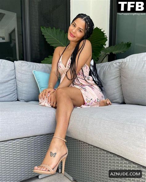 Katya Elise Henry Sexy And Nude Showing Off Her Huge Amazing Booty And Incredible Body In