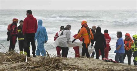 Continúa al sur de Italia búsqueda de migrantes víctimas de naufragio