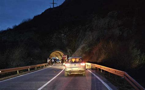 Teška nesreća u tunelu Vozač Passata poginuo u sudaru sa kamionom