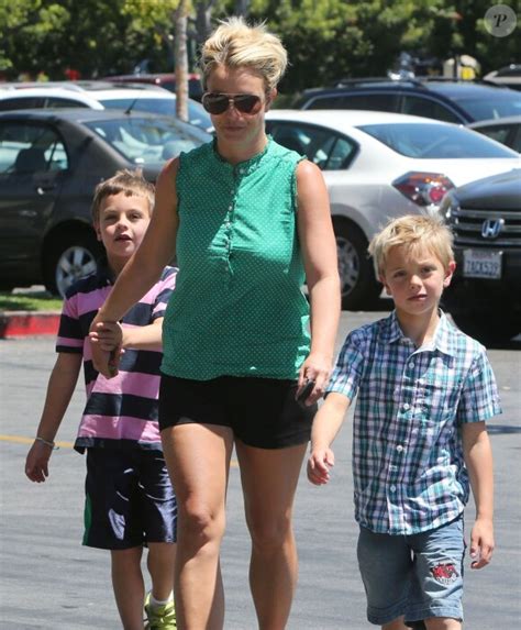 Photo Britney Spears Avec Ses Fils Sean Et Jaden Thousand Oaks Le