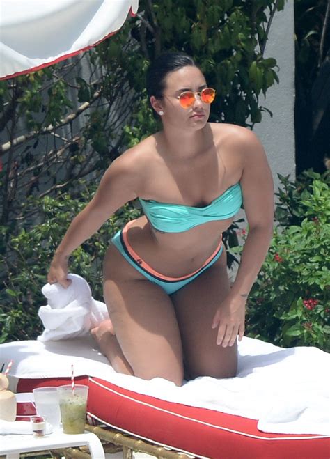 Demi Lovato Shows Off Her Bikini Body Miami Beach 6 30 2016 CelebMafia