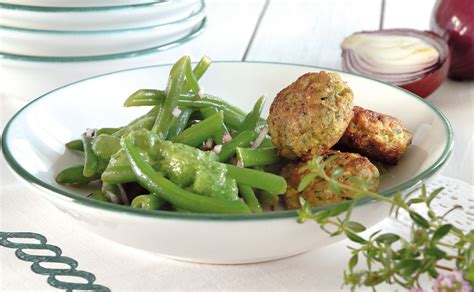 Lammfleisch Erdäpfel Laibchen mit Fisolensalat Rezept GUSTO AT