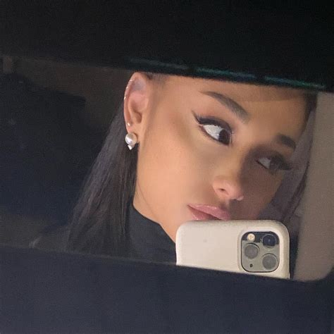 Car Selfie : r/ArianaGrande