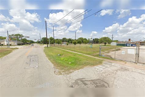 Firefighters Tame Blaze At Vacant Sunnyside School Houston