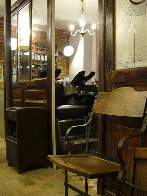 Salon de coiffure rue de Charonne Paris XIème - Carouche - Interprète d