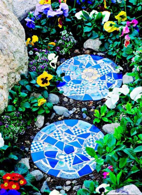 30 Best Decorative Stepping Stones (Ideas and Designs) 2021