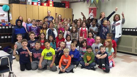 Mississippi Elementary School 3rd Graders Sing Twins Win Song Youtube