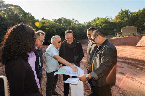 Gestores vistoriam as obras da futura sede do DEBEA Jundiaí