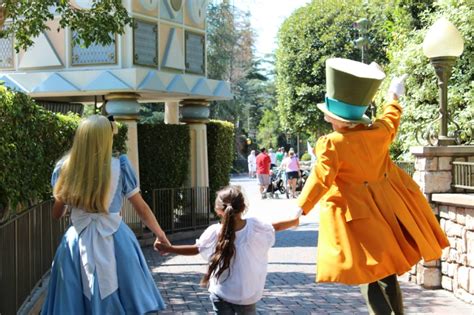 10 Best Spots For Photos At Disneyland — Cleverly Catheryn