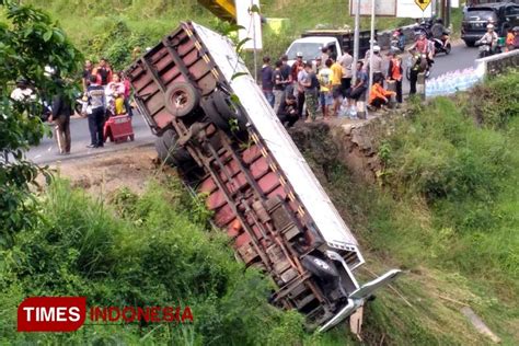 Lagi Truk Masuk Ke Jurang Susuh Kota Batu TIMES Indonesia