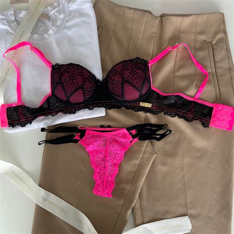Conjunto De Lingerie Tomara Que Caia Suti Sem Bojo Aro E Calcinha String Fio Dental Rosa