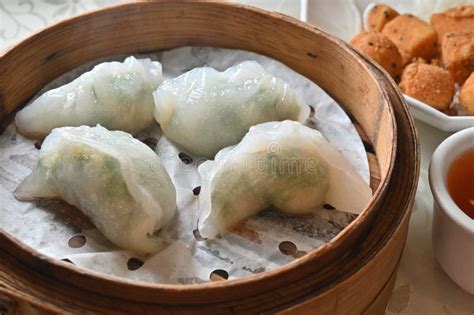 Shrimp Veggie Dumpling Dim Sum Stock Image Image Of Vanilla Platter