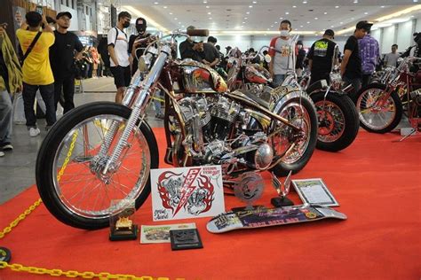 Foto Chopper Glamor Sinaga Raih Best Kustom Bike Show Di Kustomfest