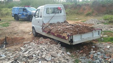 Grupo De Prote O Ambiental Flagra Descarte Irregular De Entulho No