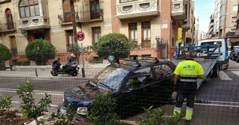 Accidente De Tr Fico En El Paseo De Sagasta De Zaragoza Un Coche Se