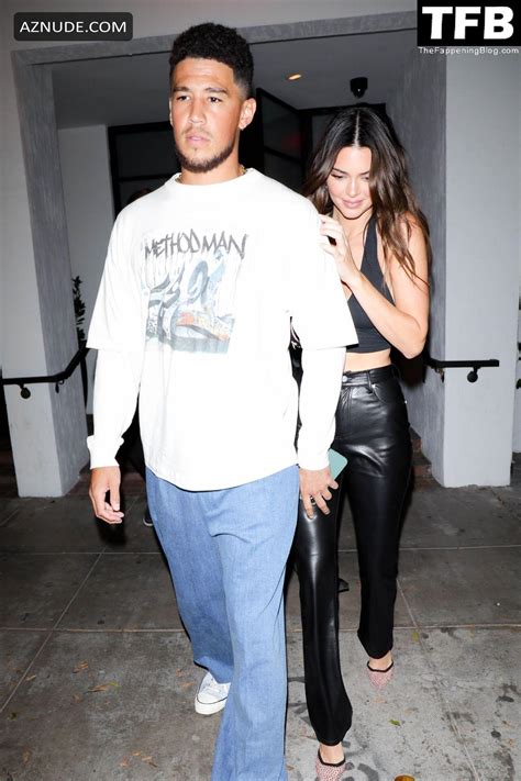 Kendall Jenner Sexy Seen Flaunting Her Hot Figure Alongside Devin Booker At Catch Steak In West