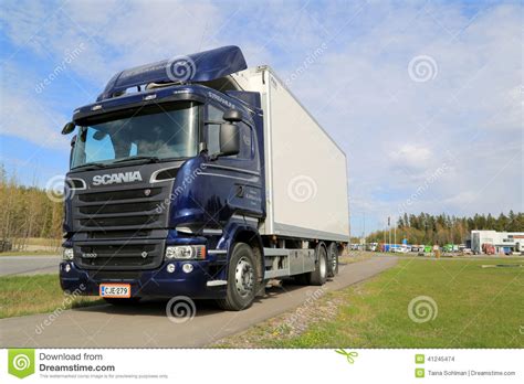 Camion Bleu De Scania R500 V8 Image stock éditorial Image du