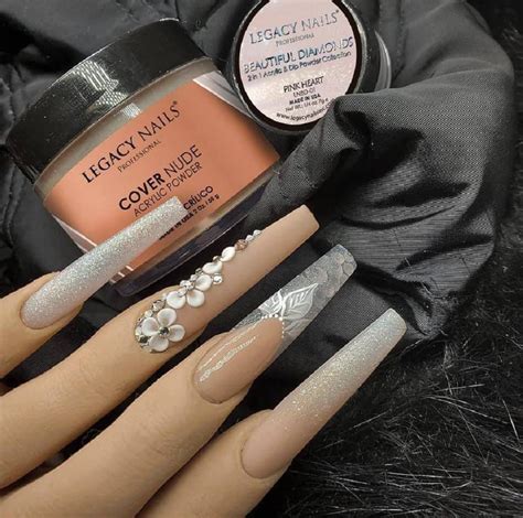 Cover Nude And Pink Heart Web Format MB GLAMOUR