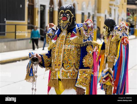 Negritos De Hu Nuco Bailarines En Las Calles En Representaci N De